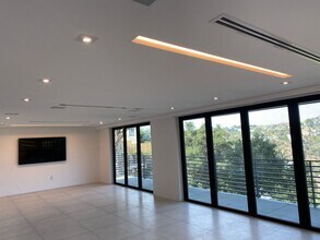 5710 Hill Oak Dr in Los Angeles, CA - Foto de edificio - Building Photo