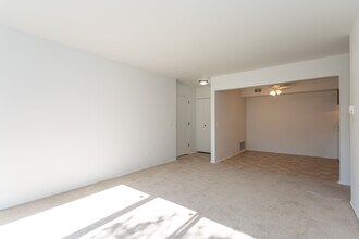 Whitehall Apartments in Kalamazoo, MI - Building Photo - Interior Photo