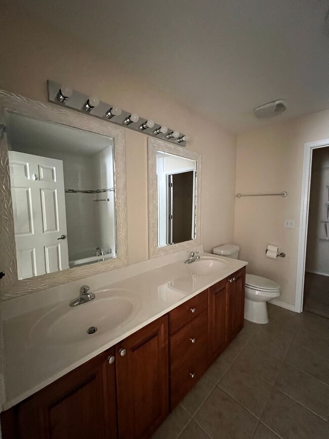 205 Tyler St in Branson, MO - Foto de edificio - Building Photo
