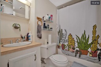 60 State St, Unit 4 in Windsor, VT - Foto de edificio - Building Photo