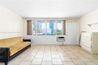 6484 Indian Creek Dr in Miami Beach, FL - Foto de edificio - Building Photo