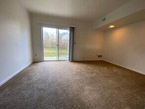 733 Hemlock Square in Zelienople, PA - Building Photo - Building Photo