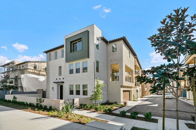 590 Catalonia in Lake Forest, CA - Building Photo - Building Photo