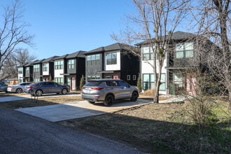105 N Atlanta St in Owasso, OK - Building Photo - Building Photo