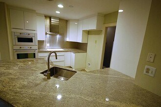 986 Chamboard Ln in Houston, TX - Building Photo - Building Photo