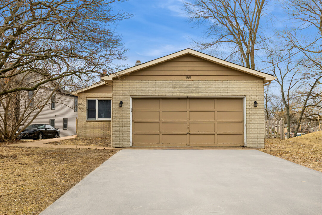 159 Hilltop Dr in Lake In The Hills, IL - Building Photo