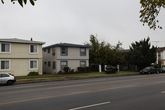 20533 Vanowen St in Winnetka, CA - Building Photo - Other