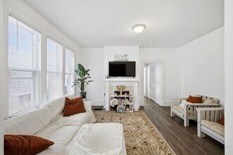 2209-2211-2211 Summit St in Columbus, OH - Building Photo - Building Photo