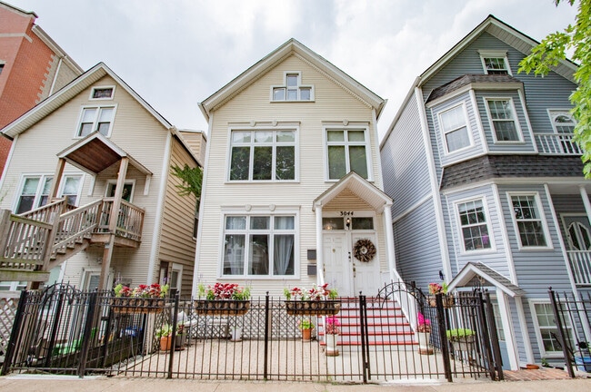 property at 3044 N Leavitt St