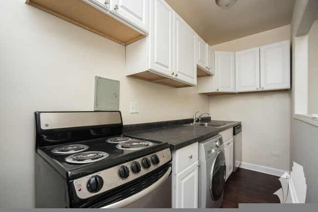 3342 N Marshfield Ave, Unit 102 in Chicago, IL - Building Photo - Building Photo