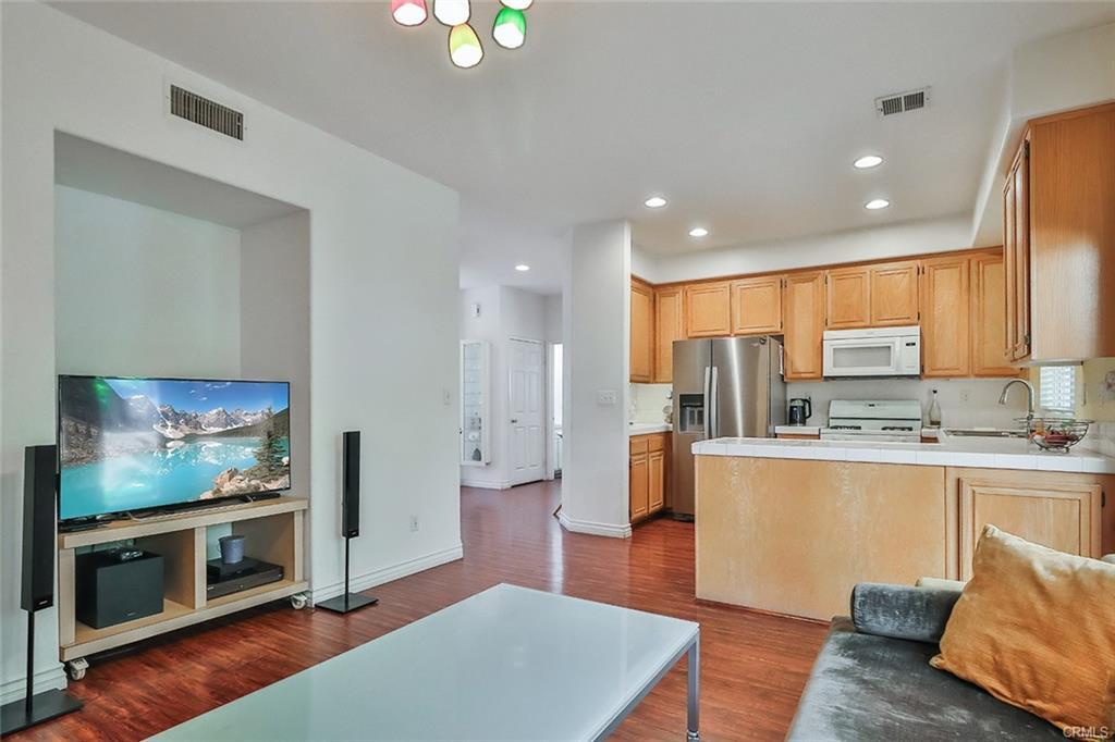 14533 Village Way Dr in Los Angeles, CA - Building Photo