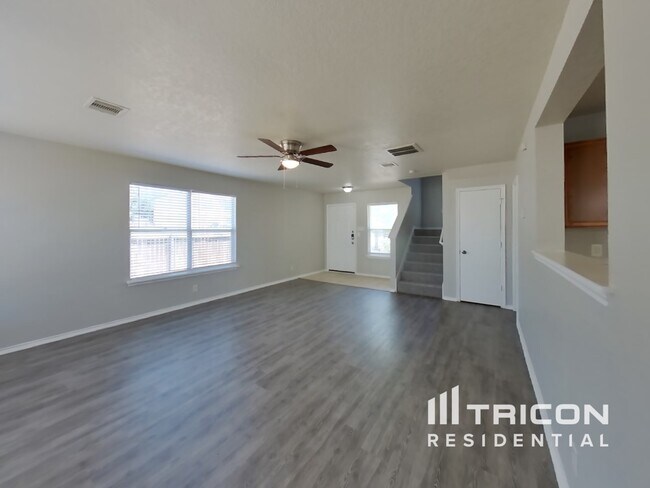 8015 Palmetto Pl in San Antonio, TX - Building Photo - Building Photo