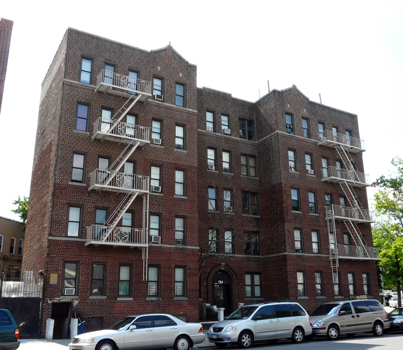 1364 Bronx River Ave in Bronx, NY - Building Photo