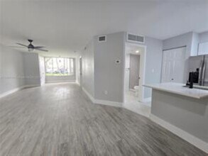 2831 N Oakland Forest Dr, Unit 108 in Oakland Park, FL - Building Photo - Building Photo