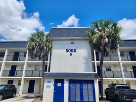 5090 SW 64th Ave in Davie, FL - Building Photo