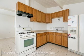 1615 Lemon St in Oceanside, CA - Building Photo - Building Photo
