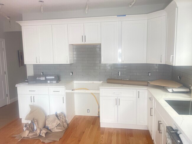 8 Maple St, Unit 2 in Boston, MA - Building Photo - Building Photo