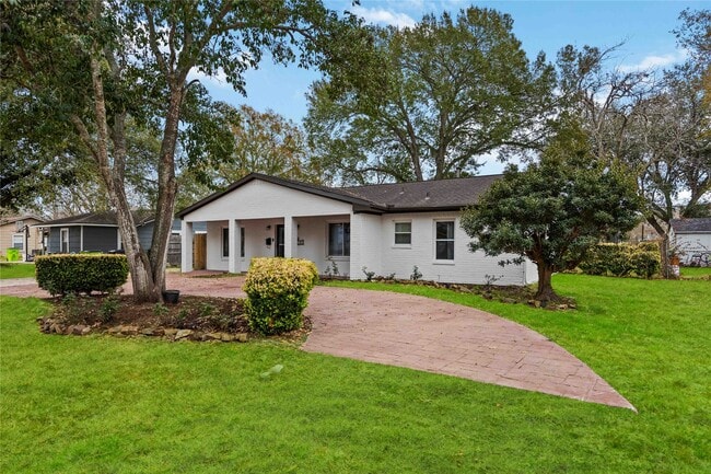 1721 Jones St in Rosenberg, TX - Building Photo - Building Photo