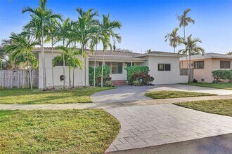 1102 Meadow Lark Ave in Miami Springs, FL - Building Photo - Building Photo