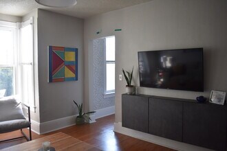 669 Case Ave, Unit 2 in St. Paul, MN - Foto de edificio - Building Photo
