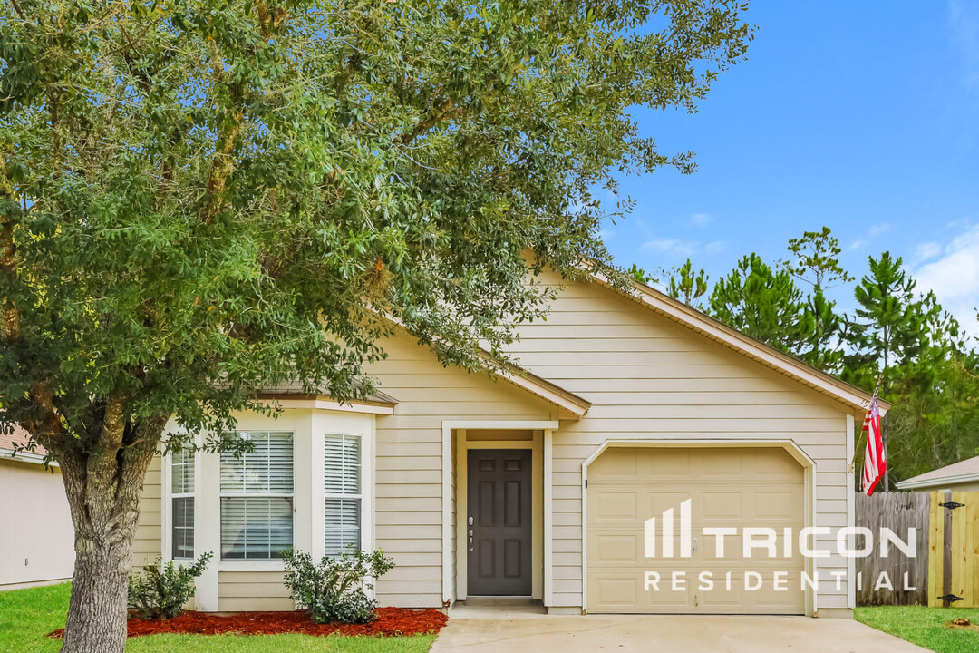 1935 Hunters Trace Cir in Middleburg, FL - Building Photo