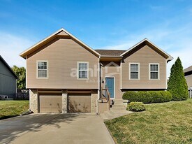 115 SW Hanging Garden St in Blue Springs, MO - Building Photo