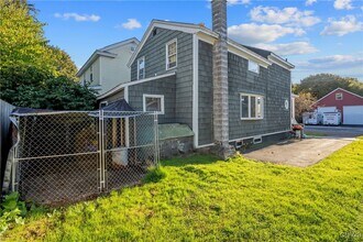 235 W 6th St in Oswego, NY - Building Photo - Building Photo