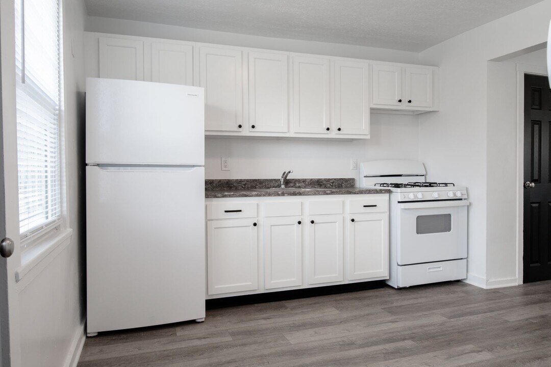 47 Midland Heights Cir in Midland, PA - Building Photo