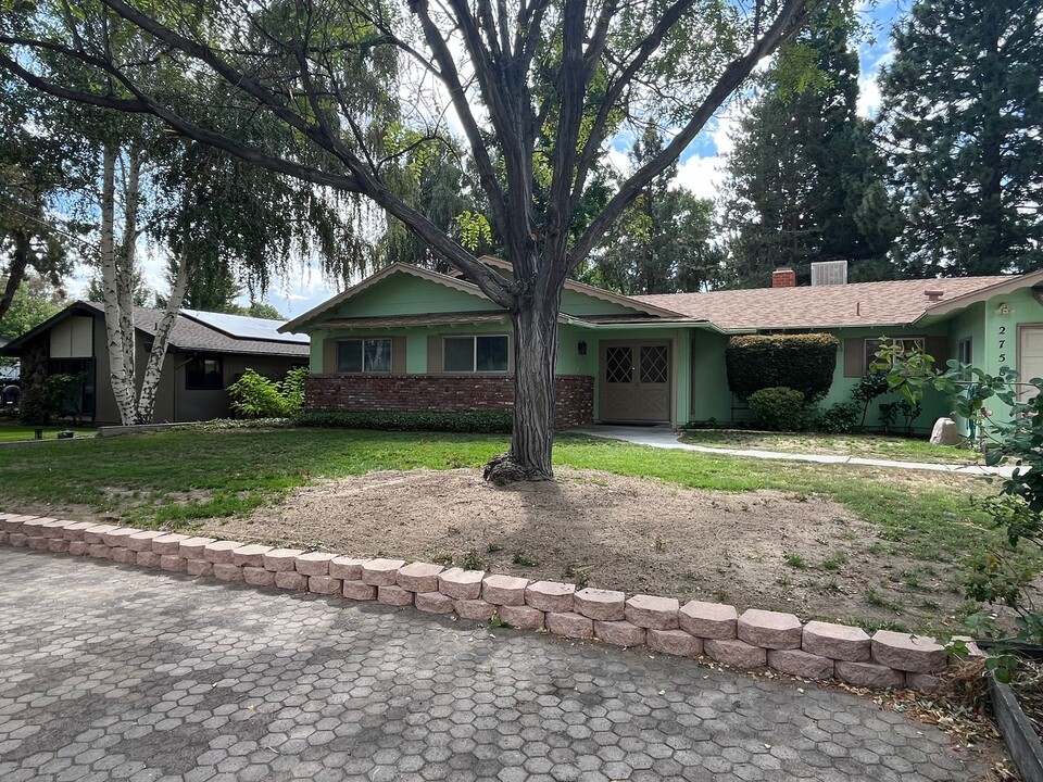 2758 Glenbrook Way in Bishop, CA - Building Photo