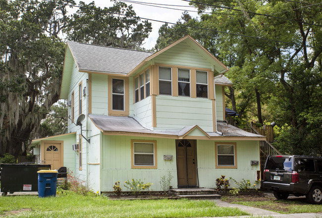 614 Oak Ave in Clearwater, FL - Foto de edificio - Building Photo