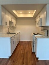 324 E Valencia Ave in Burbank, CA - Building Photo - Building Photo