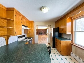 468 Brunswick Ave in Gardiner, ME - Foto de edificio - Building Photo