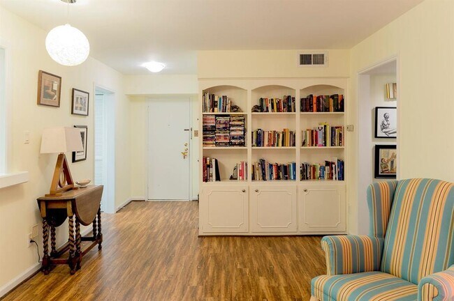 357 N Post Oak Ln photo'