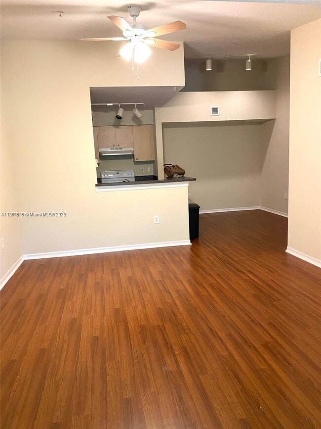 2564 Centergate Dr in Miramar, FL - Building Photo - Building Photo