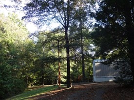 Compton's Mobile Home Community in Liberty, SC - Foto de edificio - Building Photo