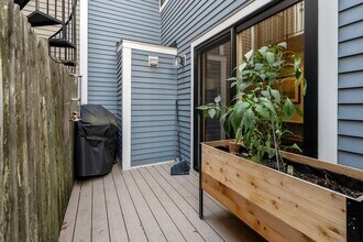 2 Crystal Pl in Boston, MA - Building Photo - Building Photo