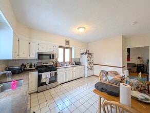 15 Hill St, Unit 1 in Somerville, MA - Building Photo - Building Photo