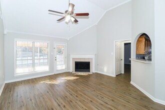 215 Lakewood Dr in Oakland, TN - Building Photo - Building Photo