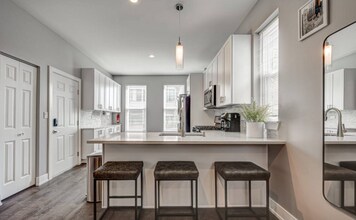 2433 S Oakley Ave in Chicago, IL - Building Photo - Building Photo