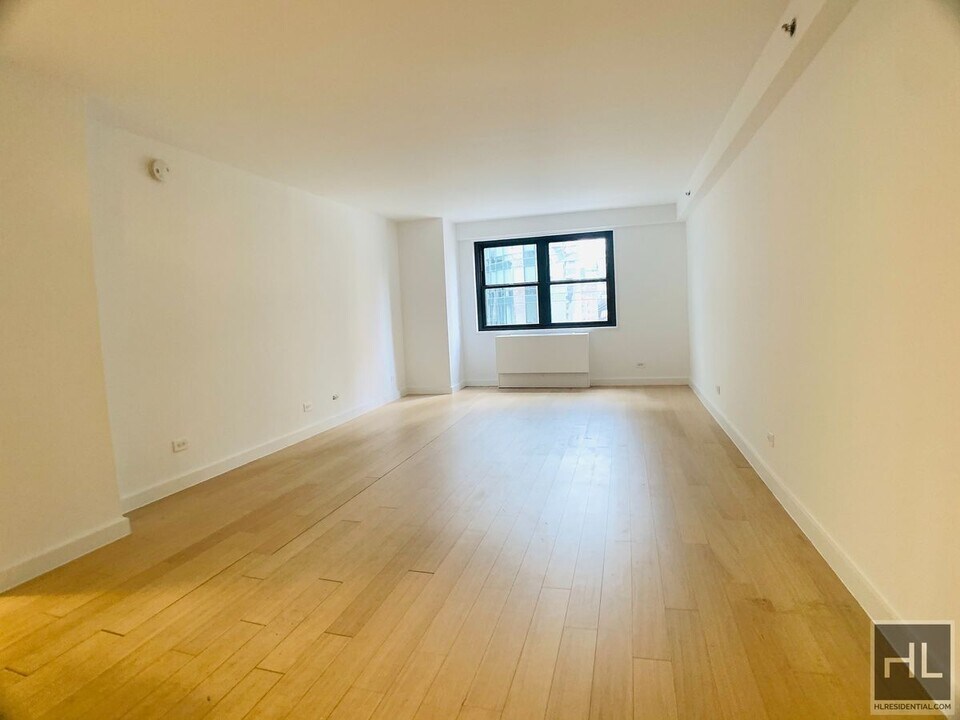 East 39th Street in New York, NY - Building Photo
