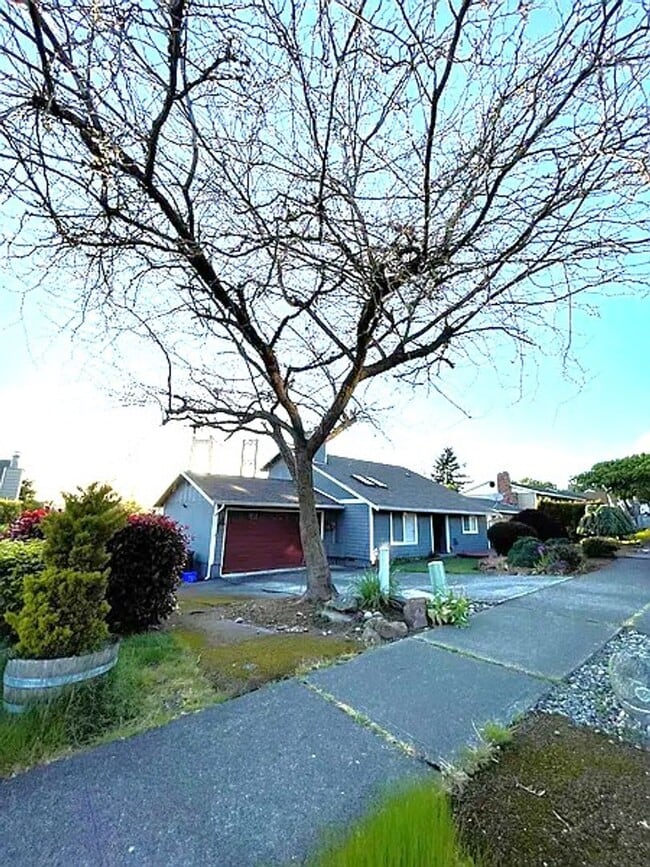 property at 1502 N Juniper St