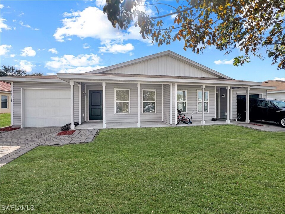 18321 Gibraltar Ln in Lehigh Acres, FL - Building Photo