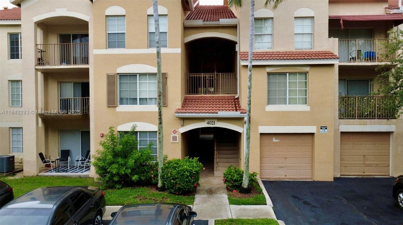 4021 San Marino Blvd in West Palm Beach, FL - Building Photo