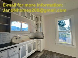 501 E Lincoln Blvd in Libby, MT - Building Photo