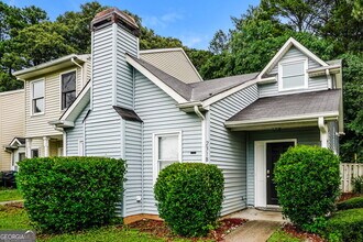 2318 Wellington Cir in Lithonia, GA - Building Photo - Building Photo