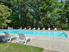 Valley Stream Apartments in Lansdale, PA - Foto de edificio - Building Photo