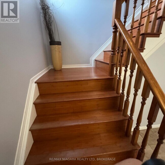 4860 Windgate Dr in Niagara Falls, ON - Building Photo - Building Photo