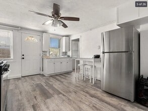 173 School St, Unit D in Webster, MA - Foto de edificio - Building Photo