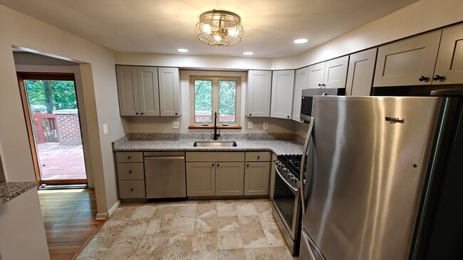 325 Princeton Ave in Pittsburgh, PA - Building Photo - Building Photo