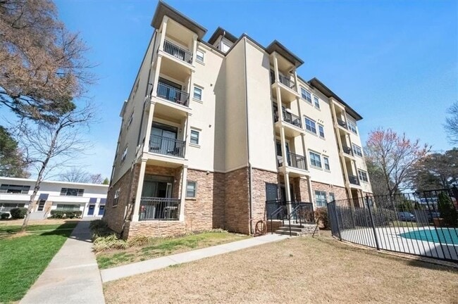 2230 Cheshire Bridge Rd NE in Atlanta, GA - Building Photo - Building Photo